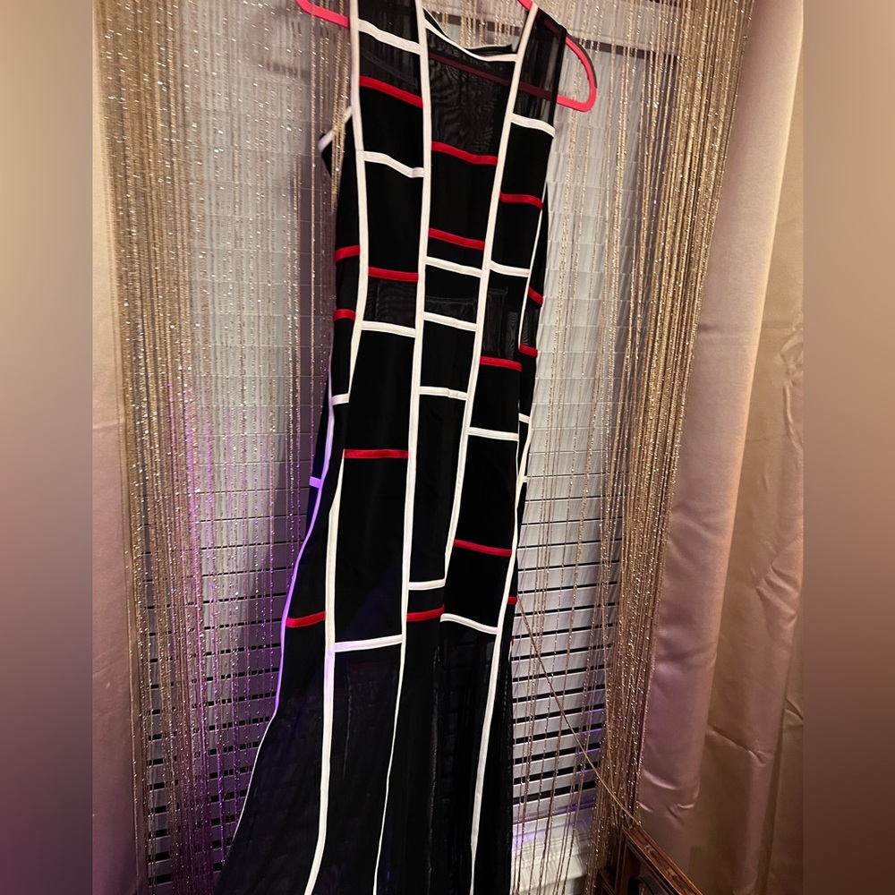 An original Tadashi with shoji panel style, flare skirt bottom.  Size Medium